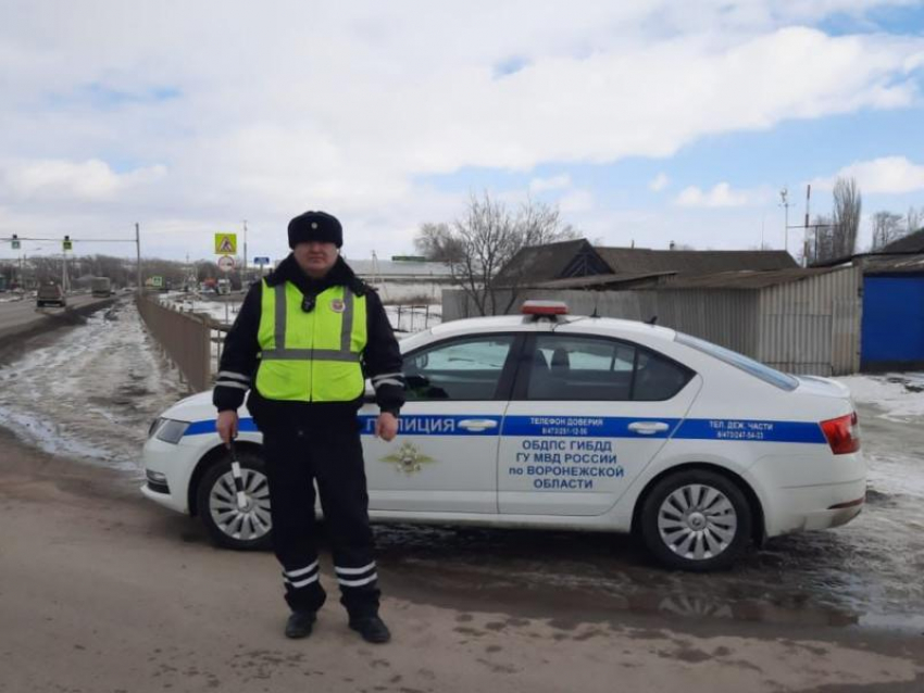  Семья с ребенком попала в передрягу в полночь на воронежской трассе 