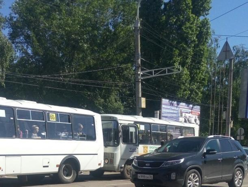 Воронежцы сообщили о мощной драке конкурирующих маршрутчиков