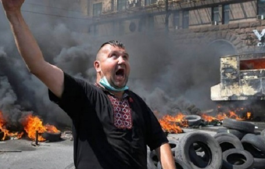 Воронежский историк заявил, что Россия должна предупредить майданный поход на Москву