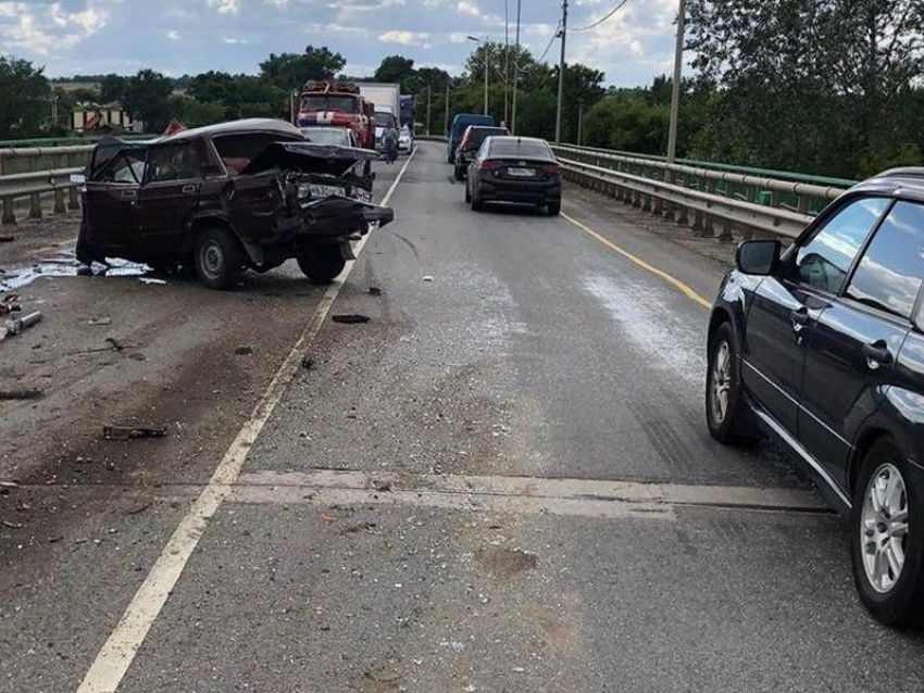 Два человека погибли в массовом ДТП на воронежской трассе