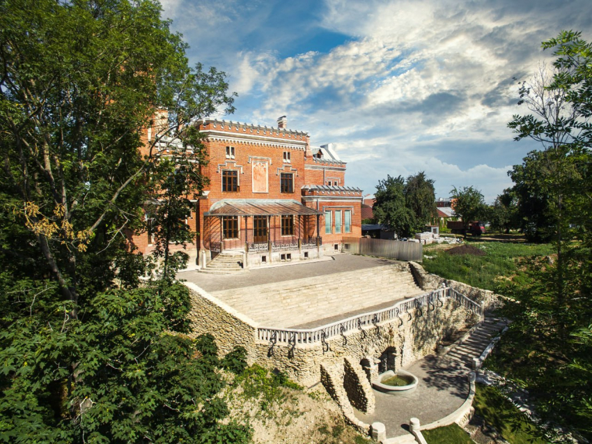 Миллиард рублей хотят потратить на реставрацию «Дворцового комплекса Ольденбургских»