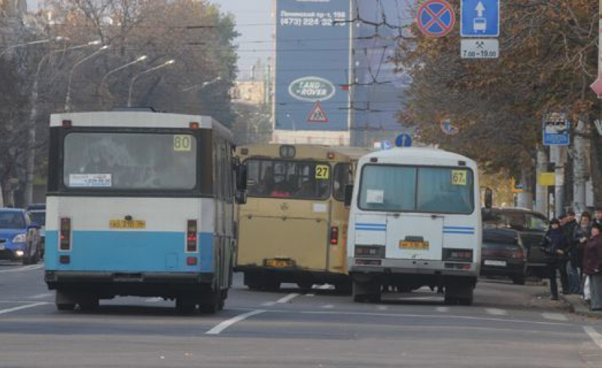 В Воронеже шесть автобусов сняли с маршрута из-за неисправности 
