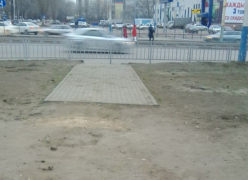 Воронежцы подняли на смех абсурдный тротуар на левом берегу