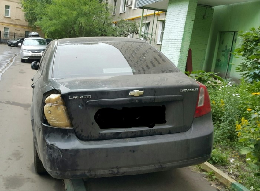 Иномарку с губками вместо фар сняли в воронежском дворе