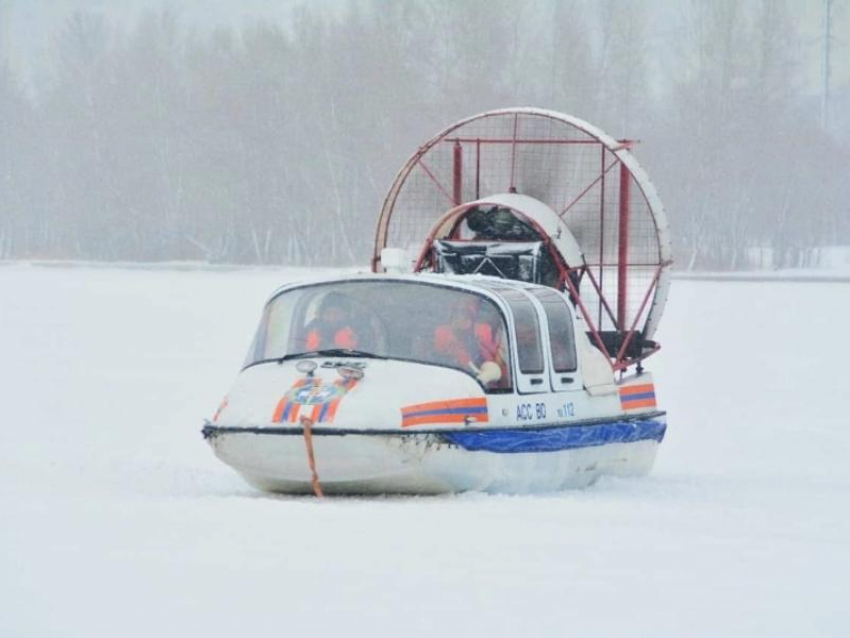 МЧСники на глиссере «Патруль» провели операцию по спасению воронежца 