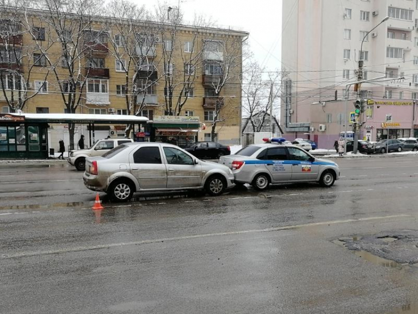 Воронежец на Renault отомстил ДПС за всех водителей города