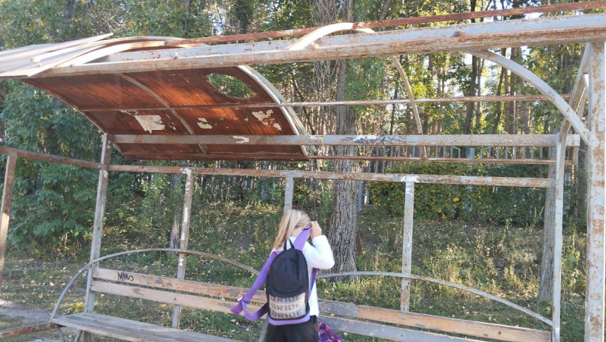 "Беззащитные» дырявые остановки лишают комфорта воронежцев