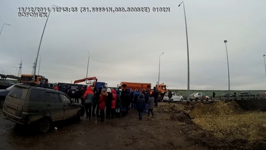 Воронежский «Автодор» заблокировал четырем автосалонам выезд на дорогу