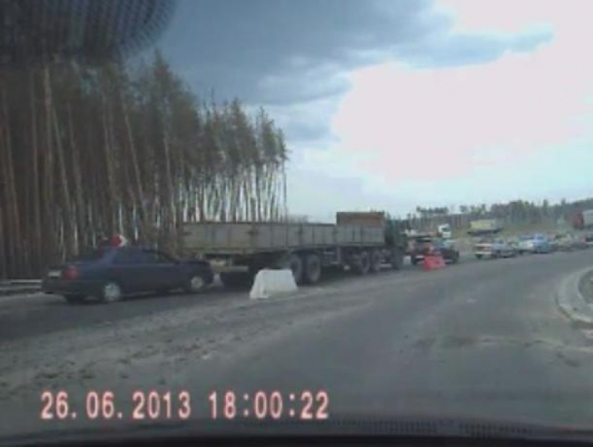 Воронежцам показали дорожный беспредел во время строительства платной трассы