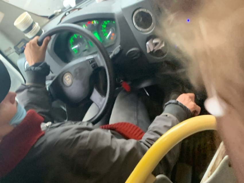 Транспортная компания ответила на возмущения пассажиров зловонной маршрутки в Воронеже