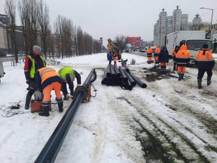 Водоканал починил поврежденный коллектор около Военного городка в Воронеже