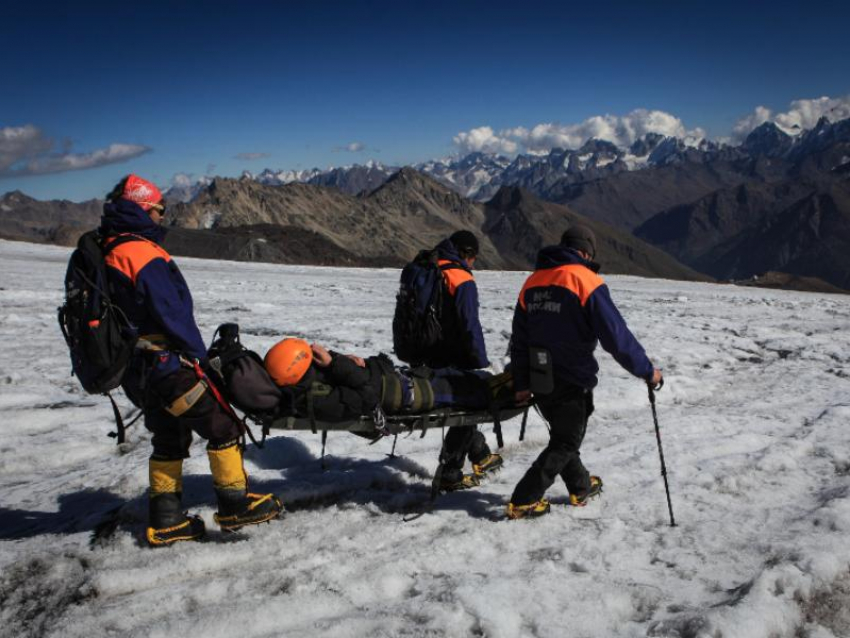 МЧС спасло воронежских альпинистов на Эльбрусе 