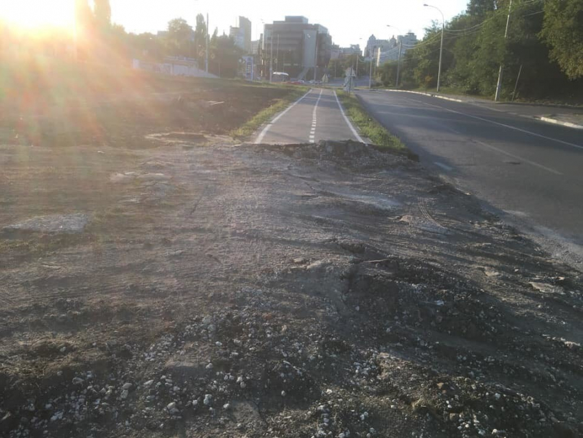 Воронежские власти разрушили велодорожку ради парковки