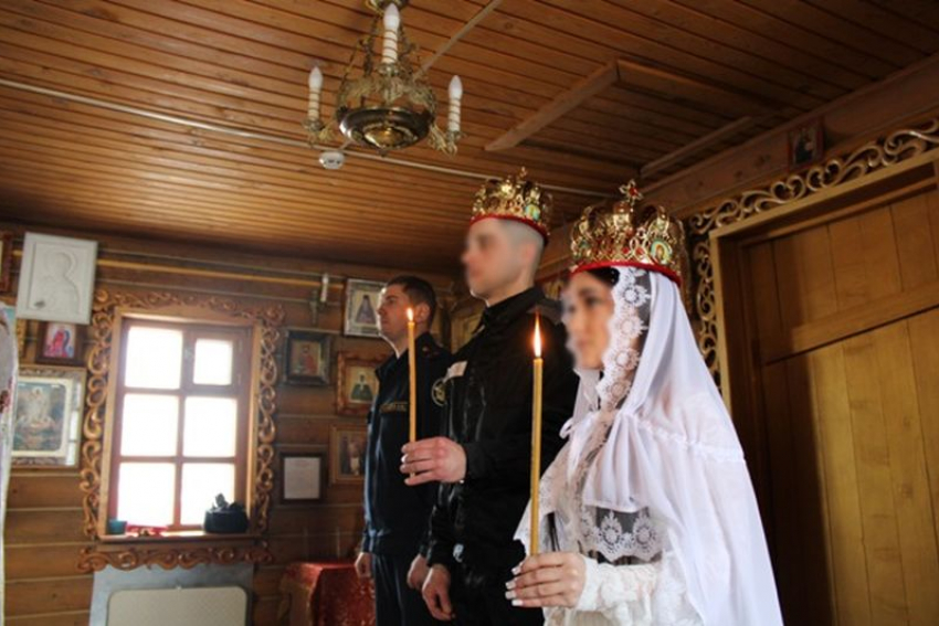 Церемония венчания осужденного с его супругой произошла на воронежской зоне