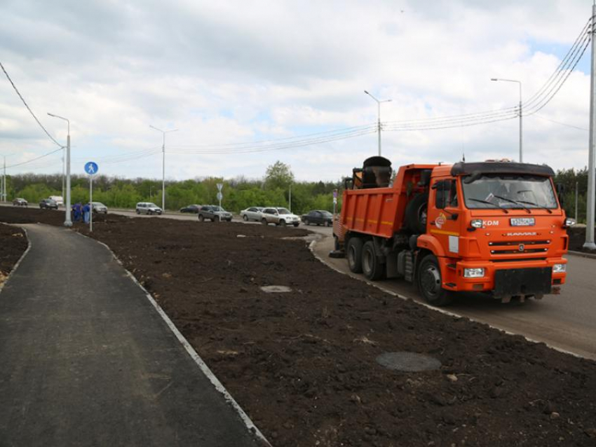 Дорогу по улице Острогожской сделали четырехполосной в Воронеже 