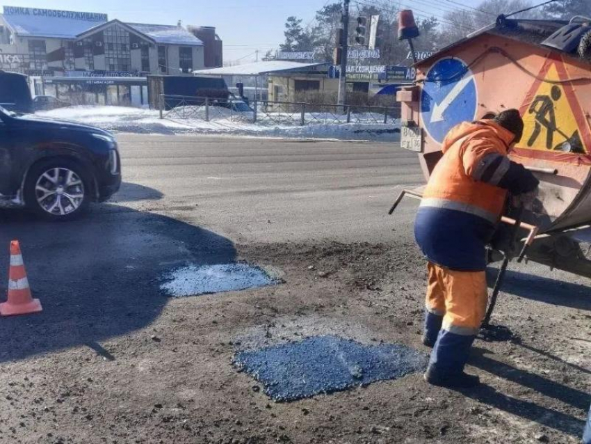Названы семь воронежских улиц, на которых провели ремонт дорог, несмотря на зиму