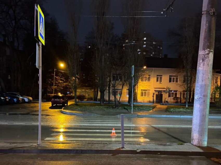 11-летнюю девочку сбили на переходе у воронежского ТЦ 