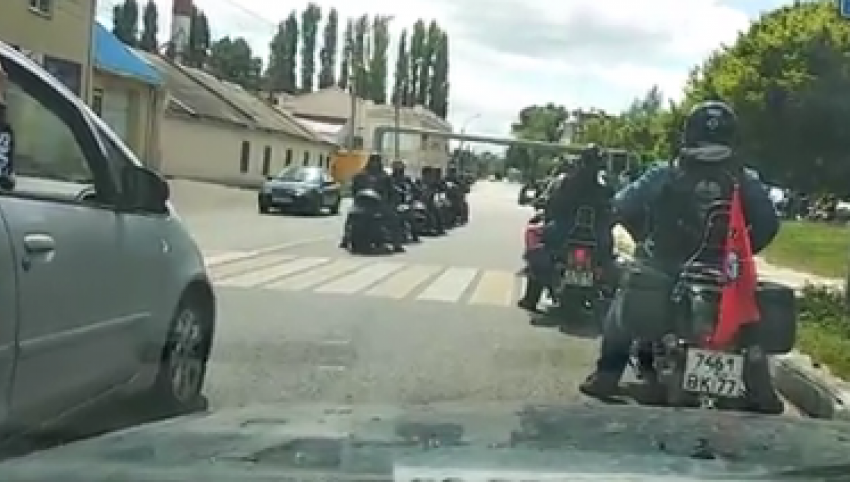 Брутальное нашествие байкеров показали на видео в Воронеже