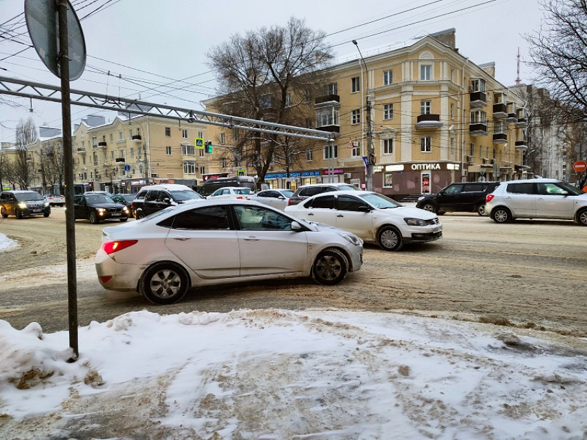 Московский проспект застрял в 5-километровой пробке в утренний час-пик в Воронеже