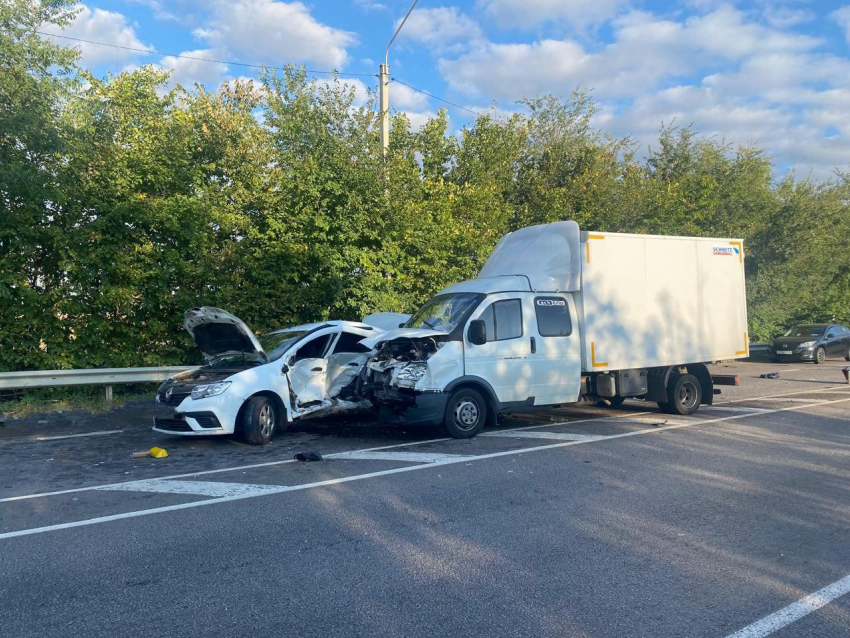 Цена секунды: утренняя авария под Воронежем забрала жизнь водителя.