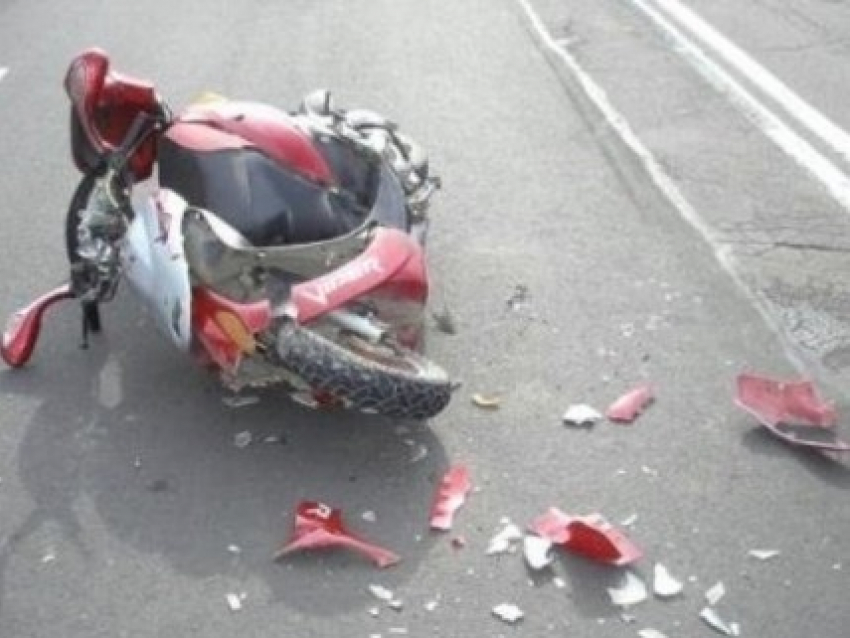 Скутерист погиб после столкновения с мостом в Воронежской области