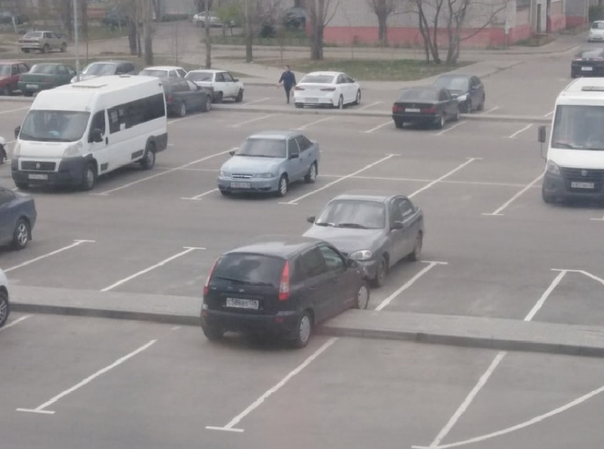Противоугонную парковку Lada Kalina показали на фото в Воронеже