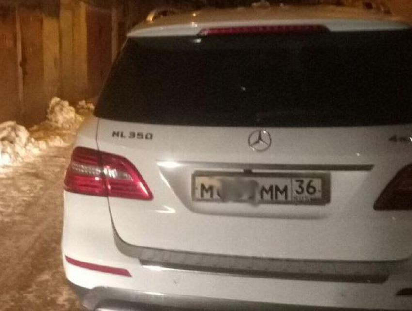 Воронежцев привела в ярость парковка Mercedes с «блатными» номерами