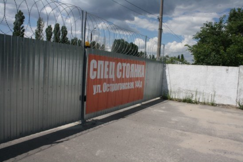 В Воронеже эвакуационный бизнес отдали в руки известным людям