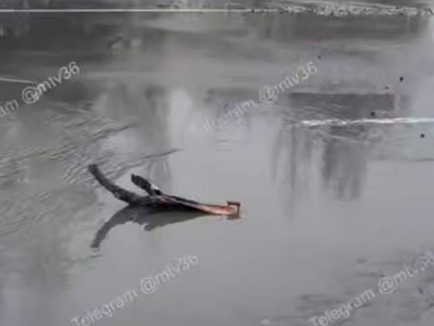 Минус колёса за секунды: в Воронеже появилась дорожная ловушка