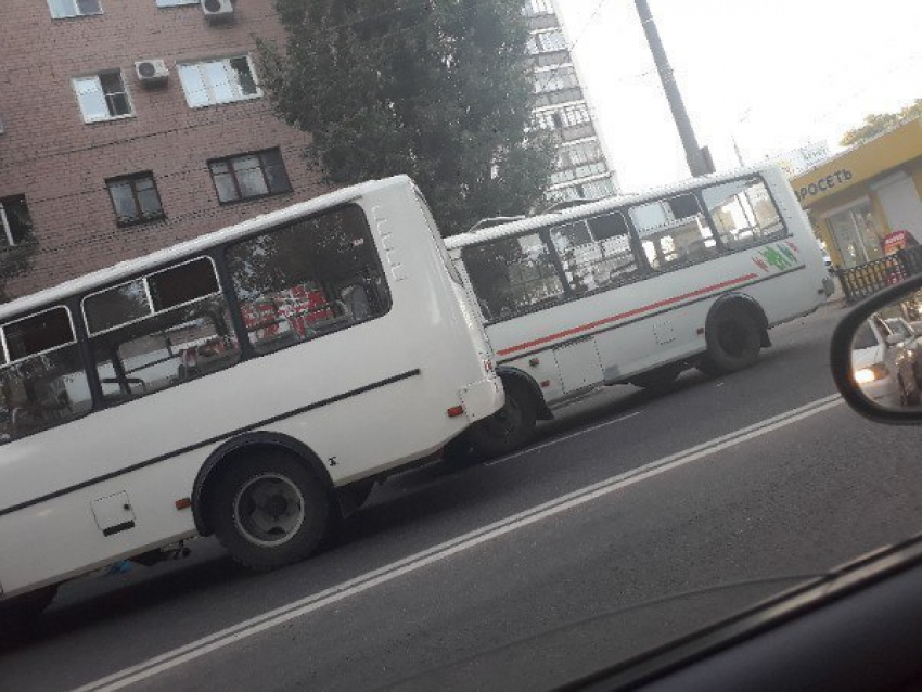 На дорогах Воронежа ездят опасные для людей маршрутки