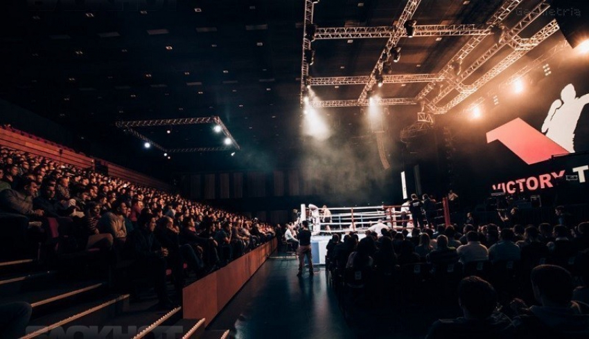 Прямая трансляция боя за звание лучшего боксера-легковеса России на шоу в Воронеже