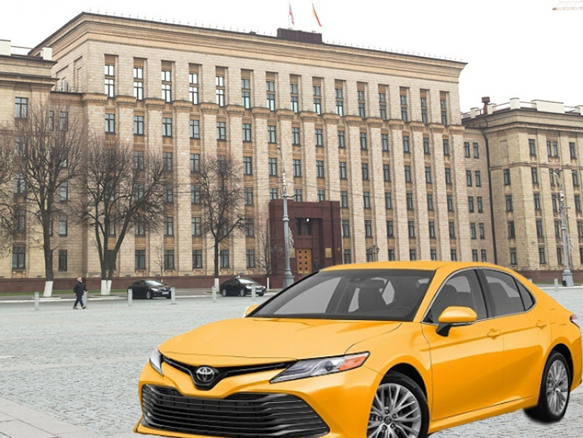 Чиновников будут круглосуточно возить таксисты на Toyota Camry в Воронежской области