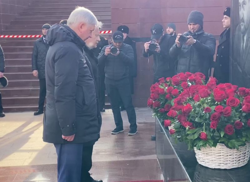 Воронежский губернатор Гусев почтил память Ахмата Кадырова