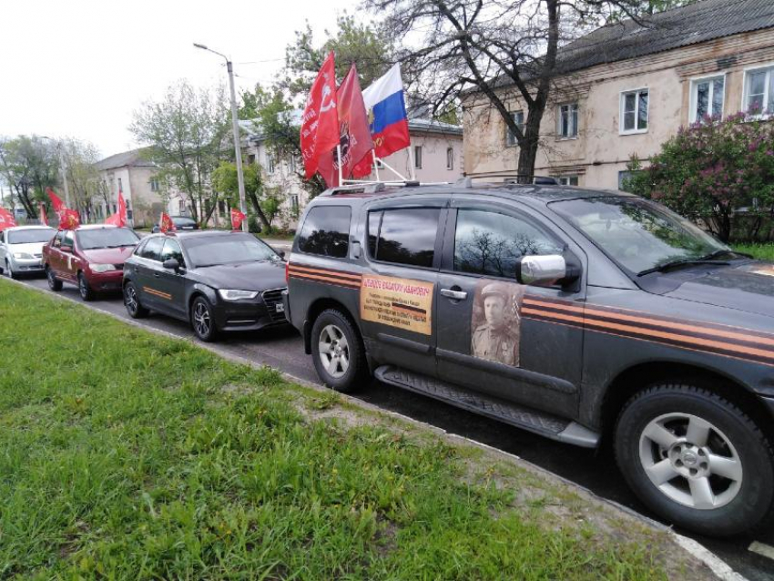 По Воронежской области прошел «Бессмертный автобат» с портретами ветеранов на борту