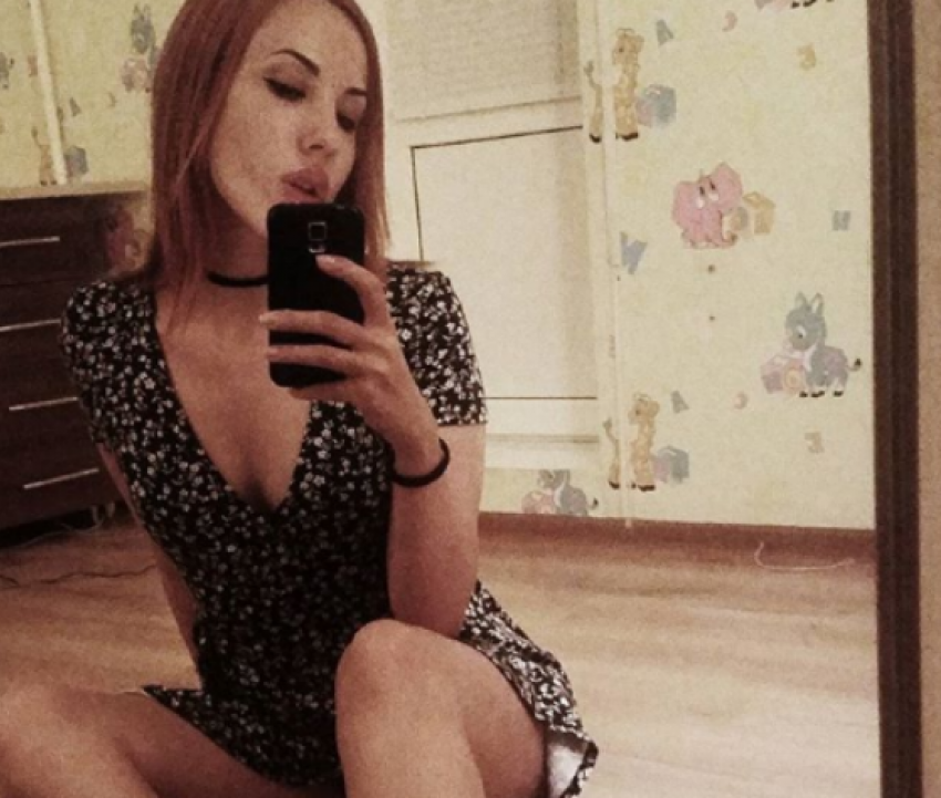 Рыжеволосая девушка из Воронежа выложила эротическое фото и написала о своем тайном желании с Джоном Сноу