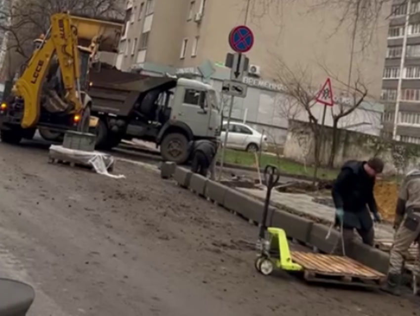 До наступления Нового года обещают закончить укладку тротуарной плитки в центре Воронежа 