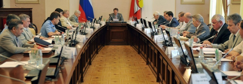 Два департамента правительства области проанализировали на коррупцию