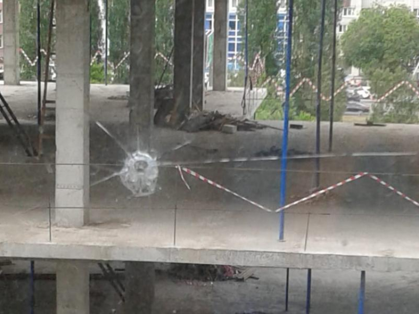 Воронежцы сообщили о стрельбе по окнам возле стройки медцентра на Московском проспекте 