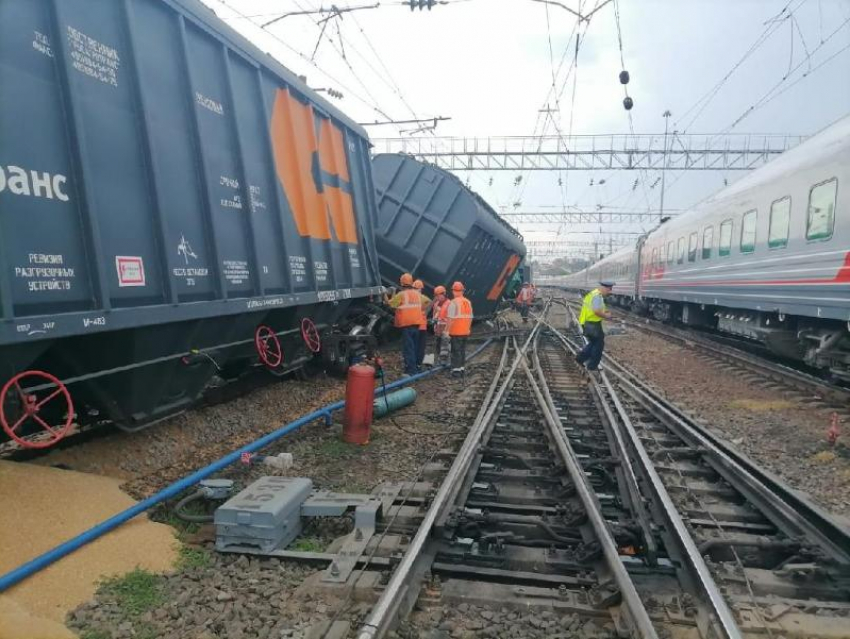 Стало известно, кто виновен в сходе восьми вагонов грузового поезда в Воронежской области 