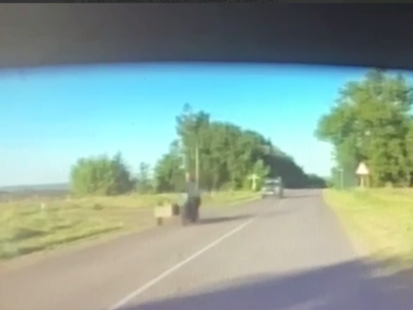 Погоня за пьяным мотоциклистом попала на видео в Воронежской области