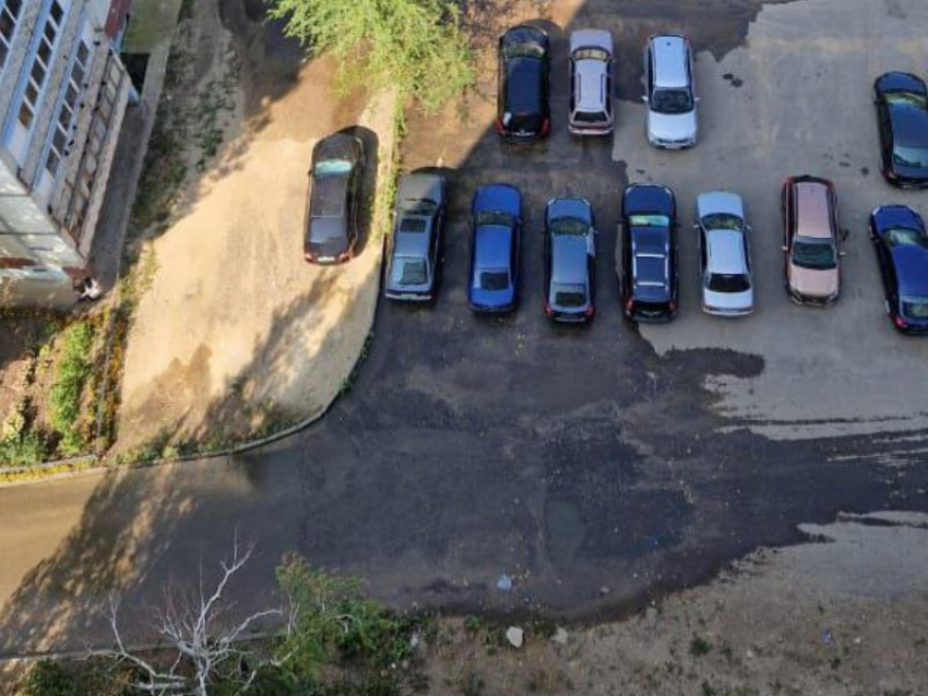 Размыло до труб: гигантская лужа лишила воды жителей Воронежа