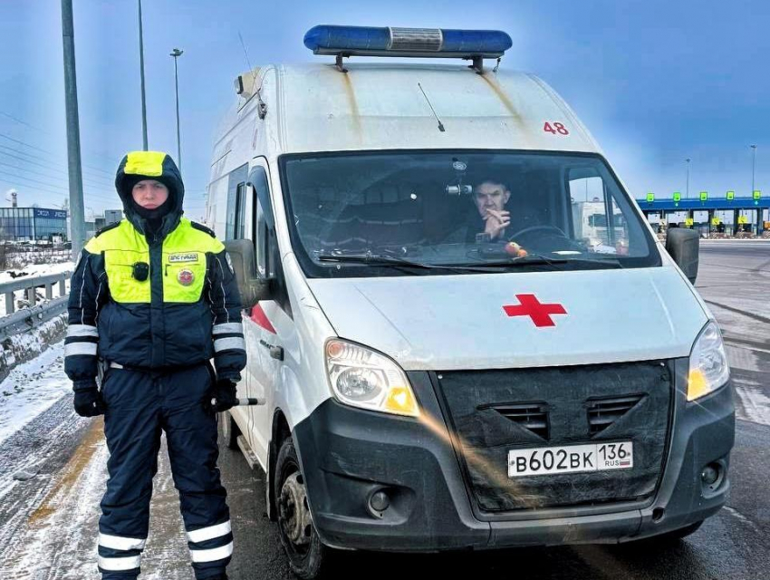 Воронежские полицейские спасли водителя на федеральной трассе