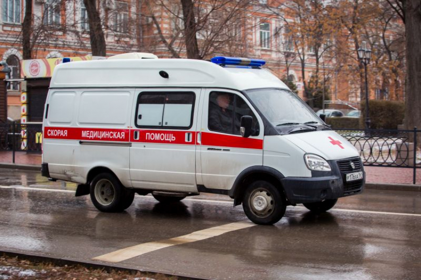 Два человека пострадали при неудачном повороте иномарки в центре Воронежа