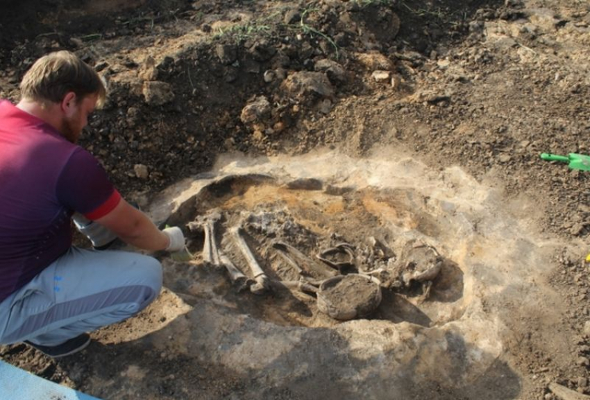 Захоронение эпохи бронзы обнаружили археологи в Воронежской области