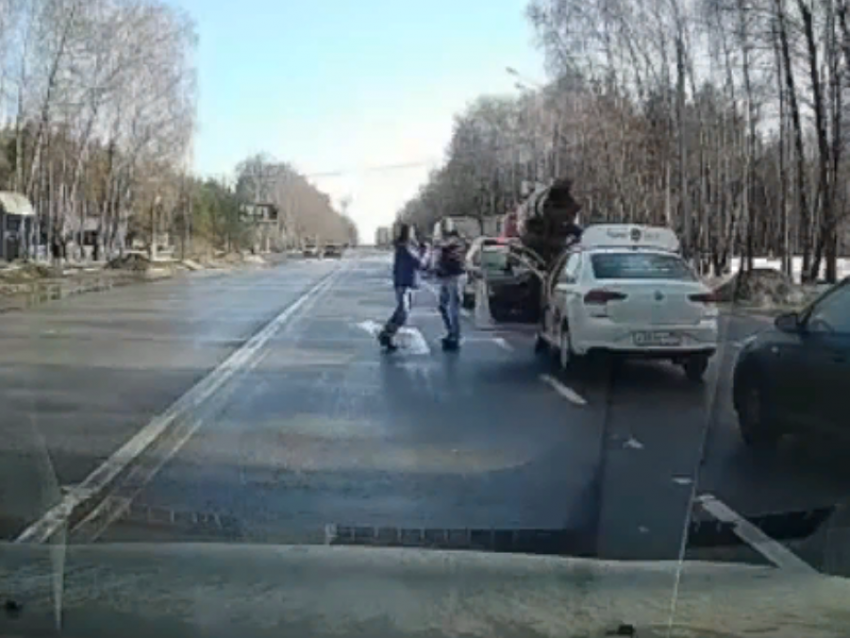 Видео попали. Происшествия в Придонском Воронеж. Авария в Придонском Воронеж 2021.