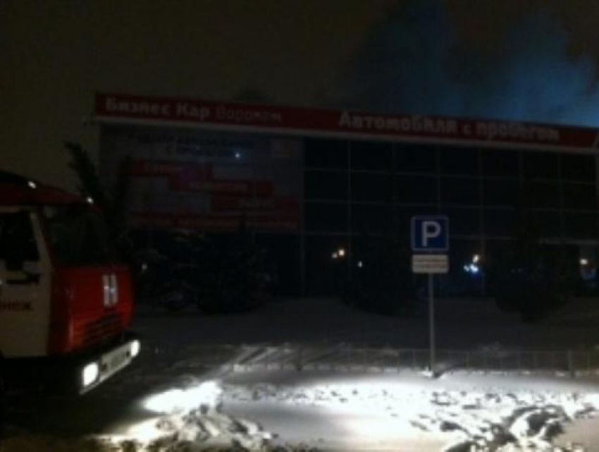 Для 60 спасателей утро 8 марта началось с большого пожара в Воронеже