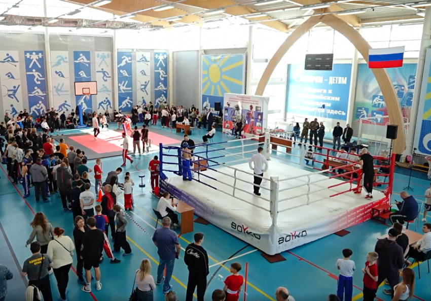 Секрет спортивного успеха раскрыл чемпион мира Вадим Часовских на соревнованиях по кикбоксингу в Семилуках 