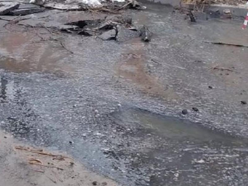 Фекальную реку с каловыми берегами показали воронежцы на видео