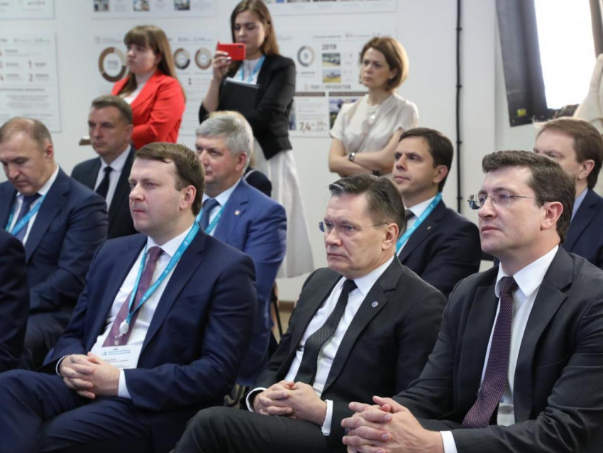 Губернатор Гусев скромно засветился на «Производительности 360» в Нижнем Новгороде