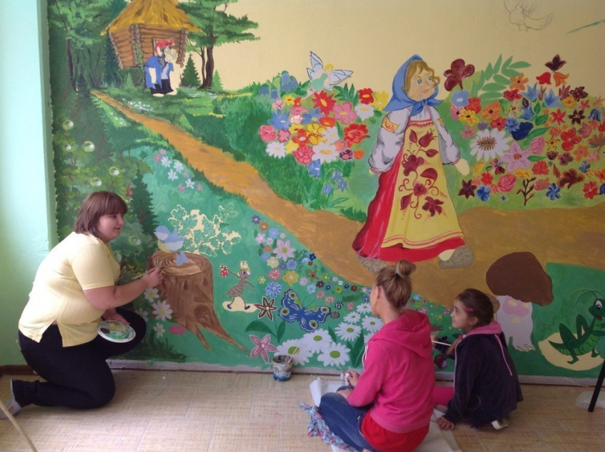 В Воронеже волонтеры вместе с онкобольными детьми рисуют граффити 